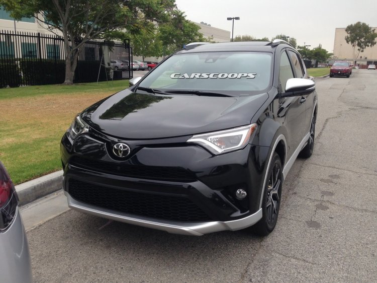 2016 Toyota RAV4 front quarter spotted in Los Angeles undisguised