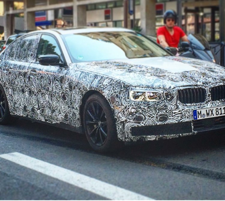 2017 BMW 7 Series front three quarter spyshot