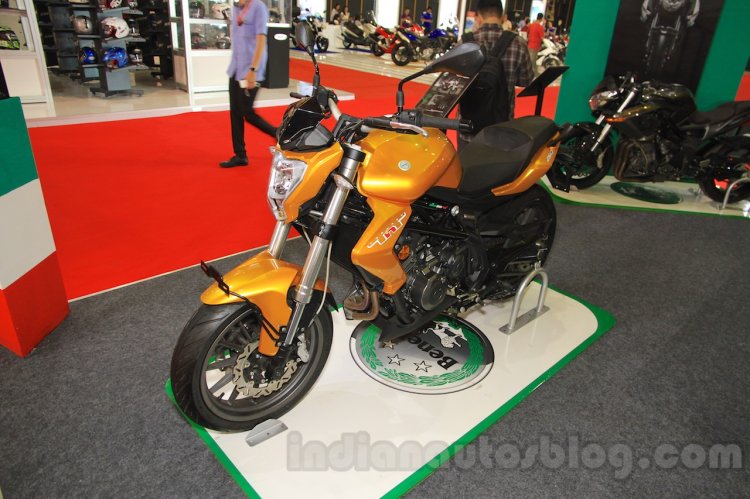 Benelli TNT 25 front three quarter right at the Indonesia International Motor Show 2015 (IIMS 2015)