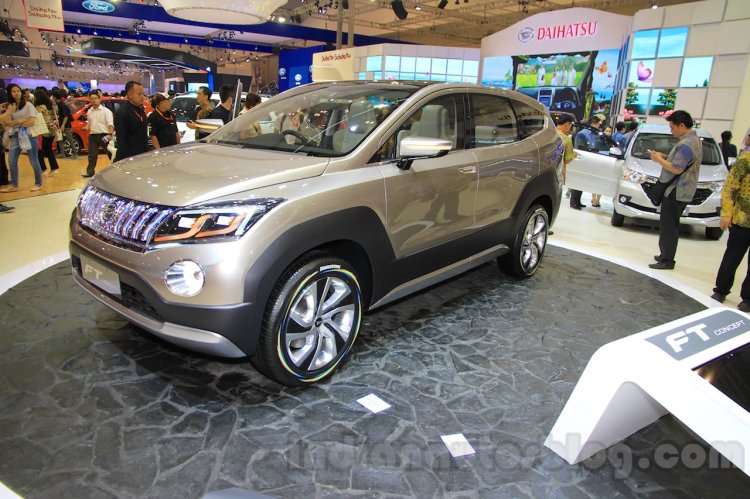 Daihatsu FT Concept front three quarter at the 2015 Gaikindo Indonesia International Auto Show (GIIAS 2015)