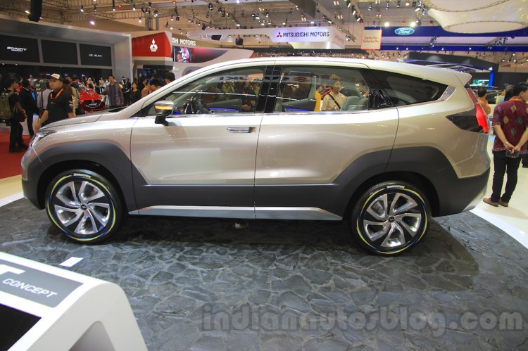 Daihatsu FT Concept side at the 2015 Gaikindo Indonesia International Auto Show (GIIAS 2015)