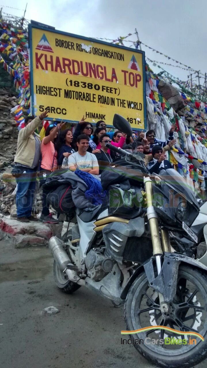 Mahindra Mojo at Khardungla