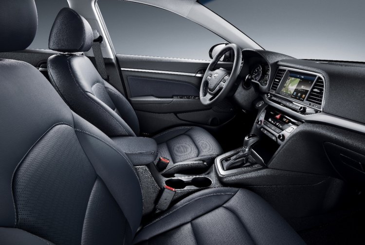 2016 Hyundai Elantra interior press shots