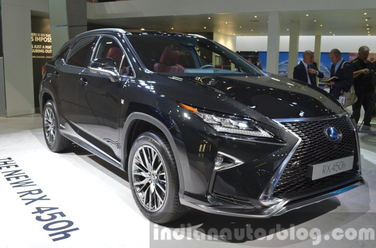 2016 Lexus RX450h front three quarters at IAA 2015
