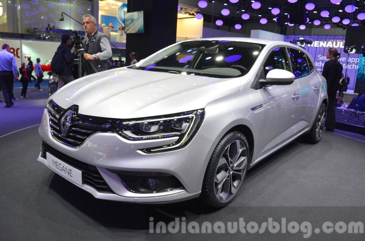 2016 Renault Megane front three quarter at the IAA 2015