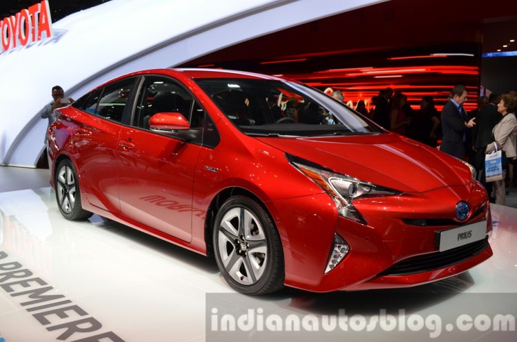 2016 Toyota Prius front three quarter right at IAA 2015