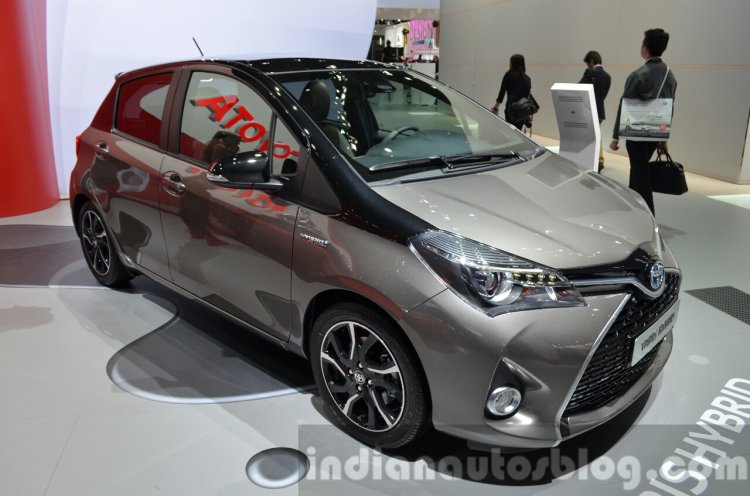 2016 Toyota Yaris Bi-Tone Hybrid front three quarter at IAA 2015