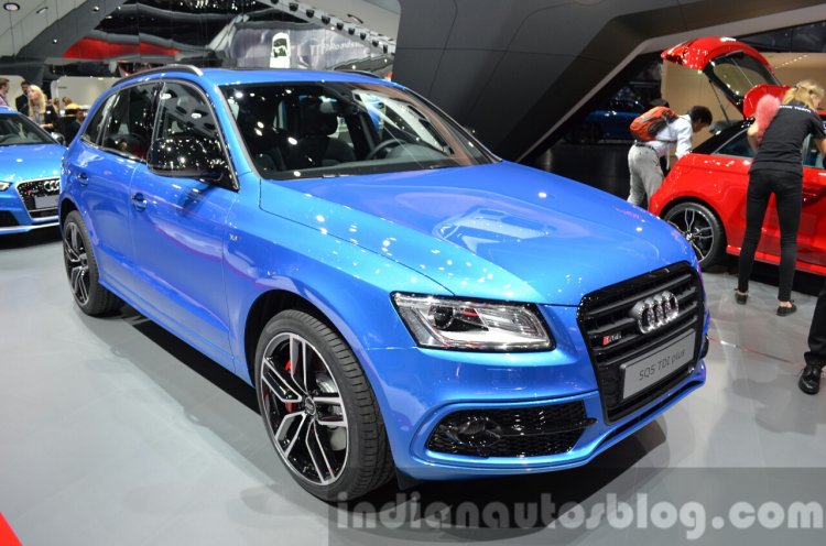 Audi SQ5 TDI Plus front three quarter left at IAA 2015