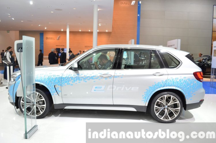 BMW X5 xDrive40e plug-in hybrid side at IAA 2015