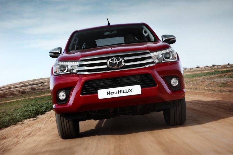 Euro-spec 2015 Toyota Hilux front unveiled