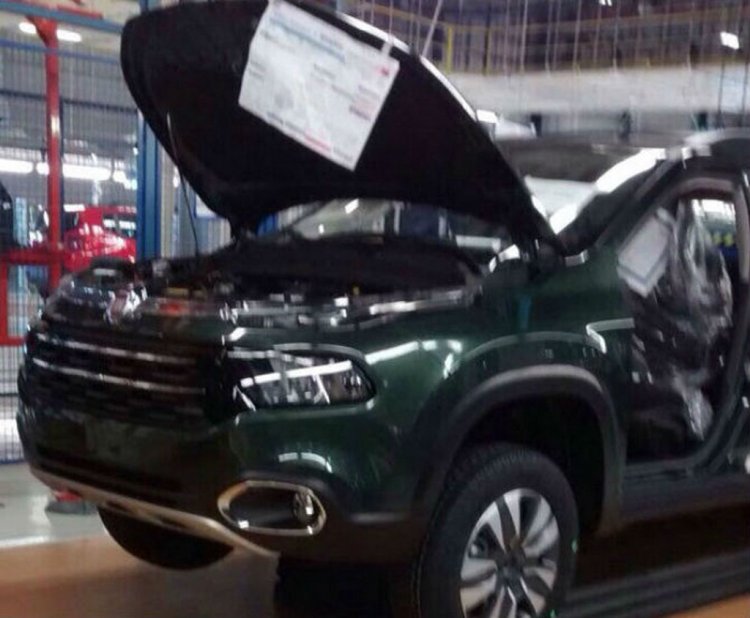 Fiat Toro front quarter caught undisguised in plant
