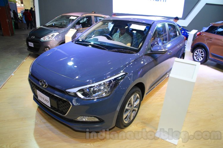 Hyundai Elite i20 front three quarter left at Nepal Auto Show 2015