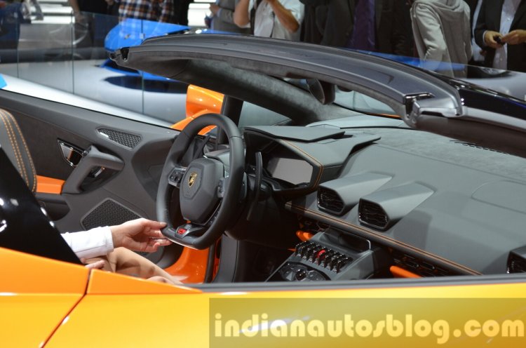 Lamborghini Huracan Spyder interior LP610-4 at the IAA 2015