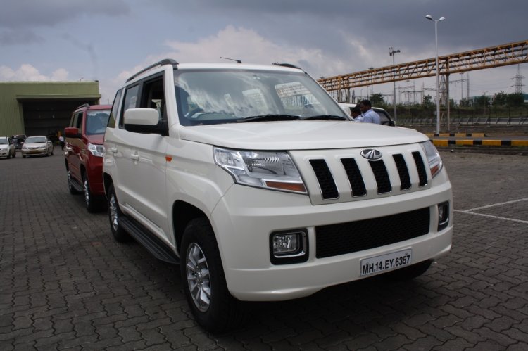 Mahindra TUV300 front quarter (1) first drive review
