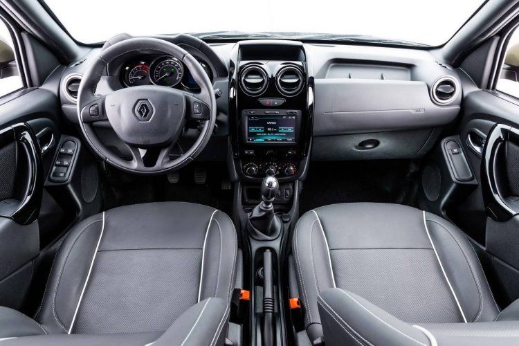 Renault Duster Oroch (Duster pick-up) interior launched in Brazil