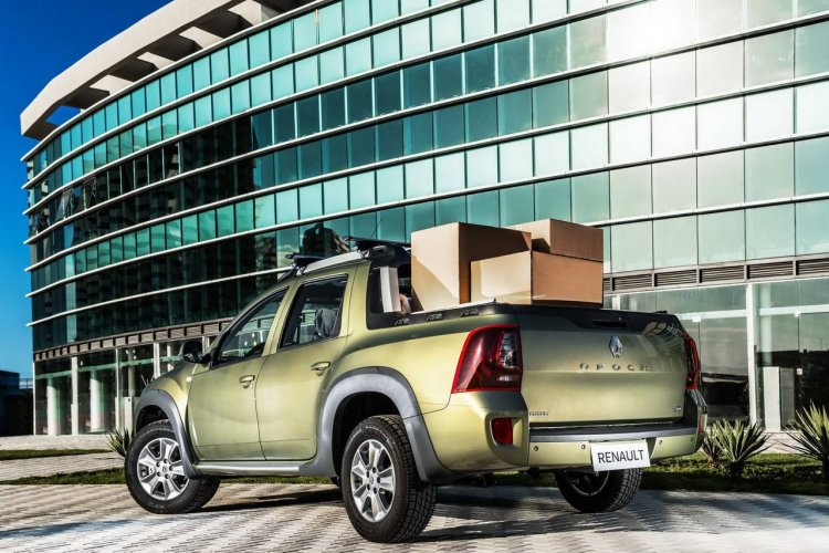 Renault Duster Oroch (Duster pick-up) rear quarter with cargo launched in Brazil
