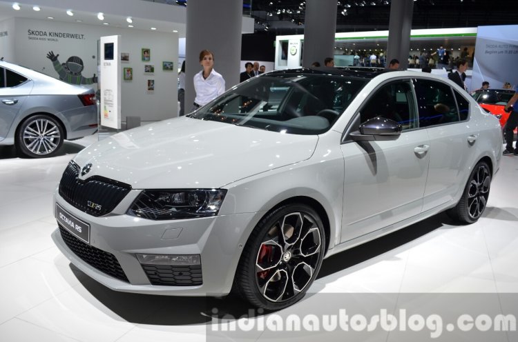 Skoda Octavia RS 230 front three quarter at IAA 2015