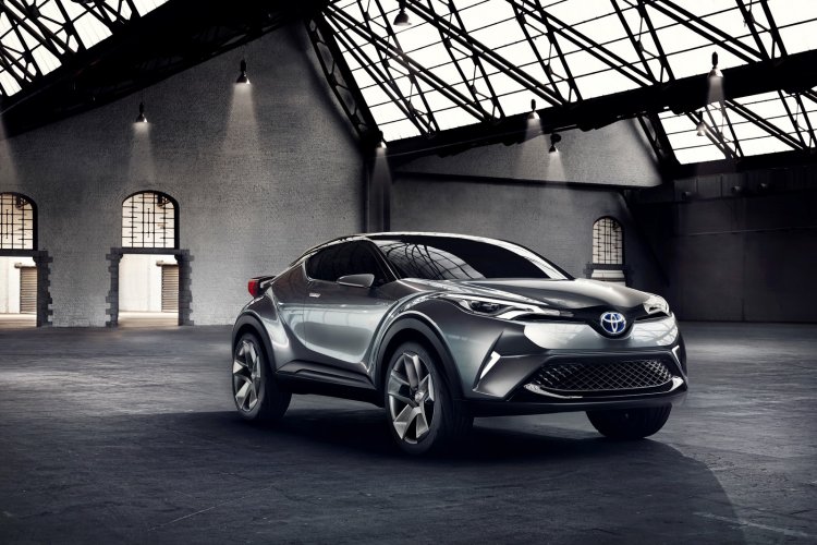 Toyota C-HR Concept (second version) front three quarter unveiled
