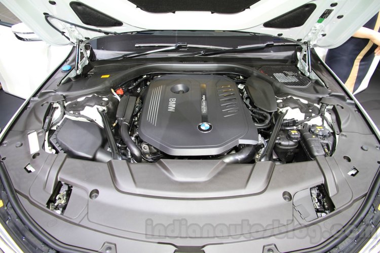2016 BMW 7 Series engine bay at the 2015 Tokyo Motor Show