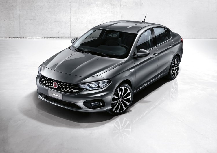 2016 Fiat Tipo front three quarter press image