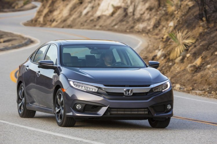 2016 Honda CIvic grey front quarter