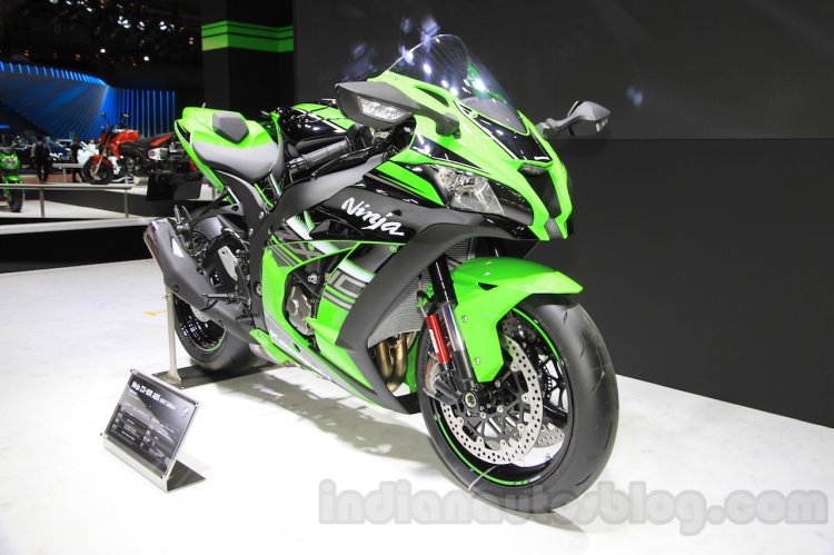 2016 Kawasaki Ninja ZX-10R front quarters at 2015 Tokyo Motor Show