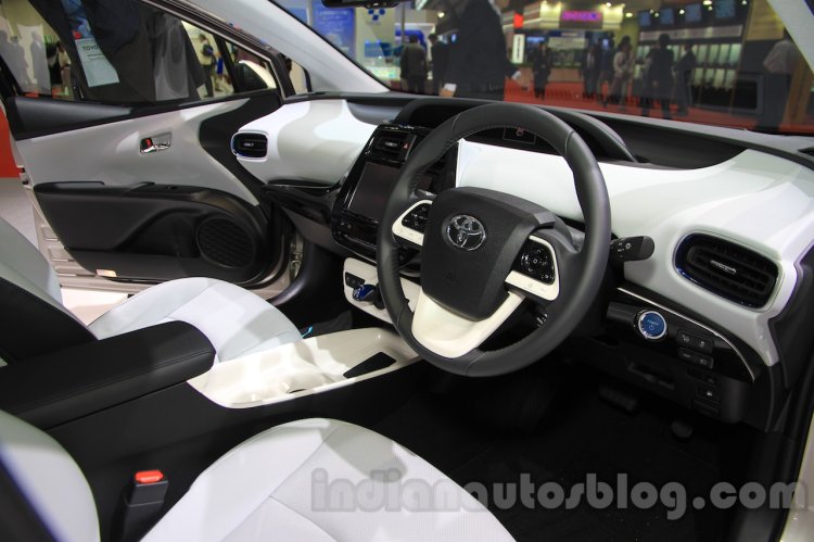 2016 Toyota Prius dashboard at the 2015 Tokyo Motor Show