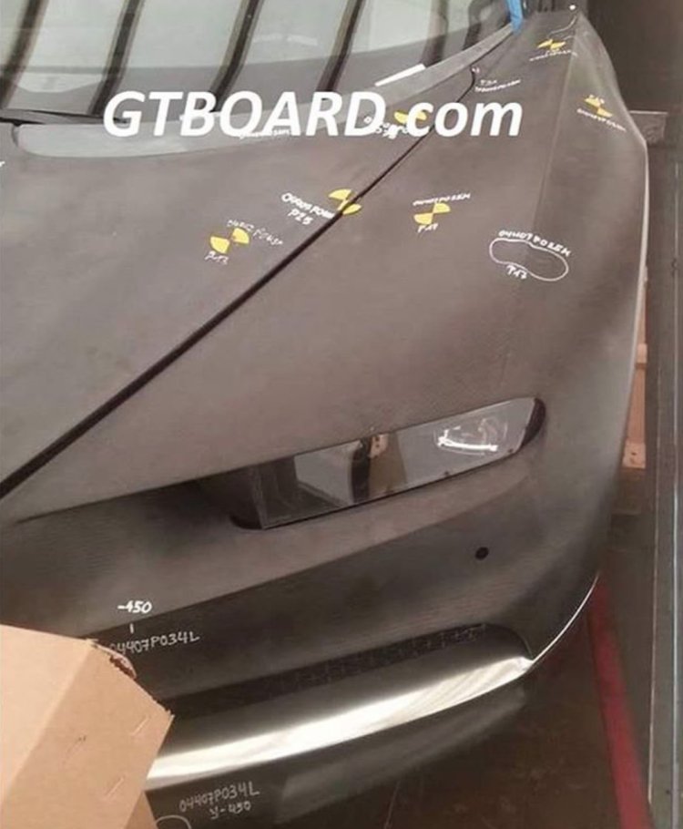 Bugatti Chiron crash test mule headlamp reveals front-end design