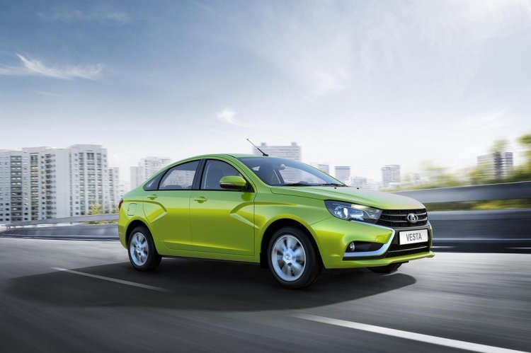 Lada Vesta front quarter tracking press images