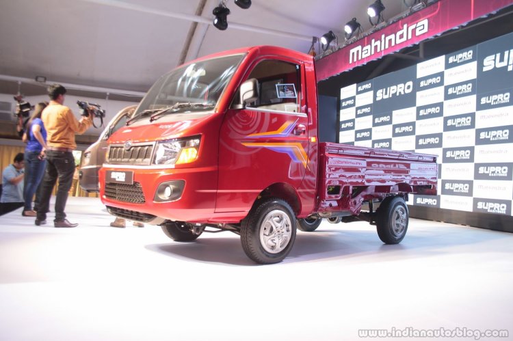 Mahindra Supro Maxitruck quarter angle