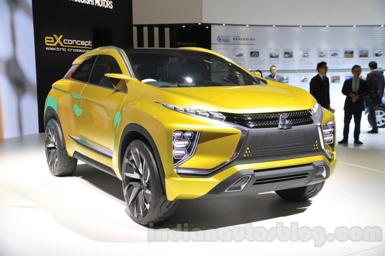 Mitsubishi eX Concept front three quarters left at the Tokyo Motor Show 2015