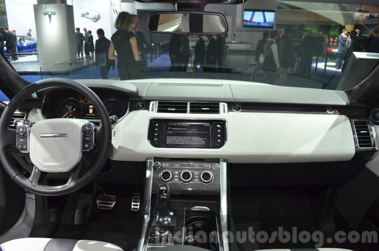 Range Rover Sport SVR dashboard at IAA 2015