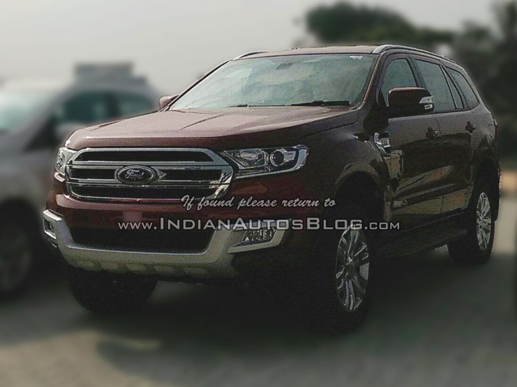 2016 Ford Endeavour front three quarter snapped at an Indian dealership