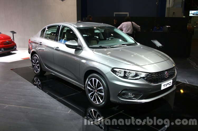 Fiat Tipo front quarter at the 2015 Dubai Motor Show