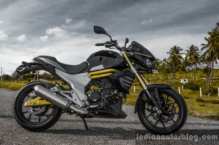 Mahindra Mojo black side view review