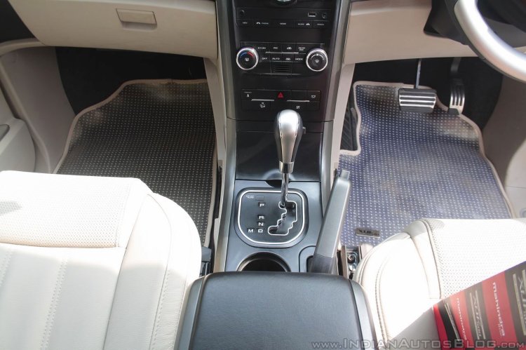 Mahindra XUV 500 Automatic centre tunnel