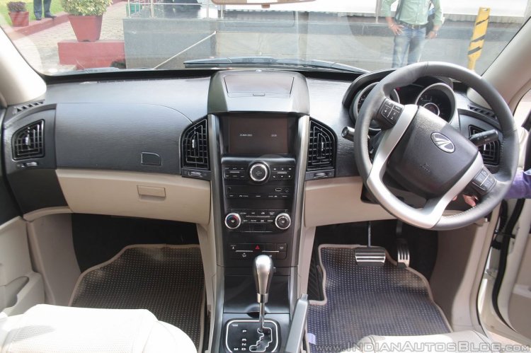 Mahindra XUV 500 Automatic dashboard