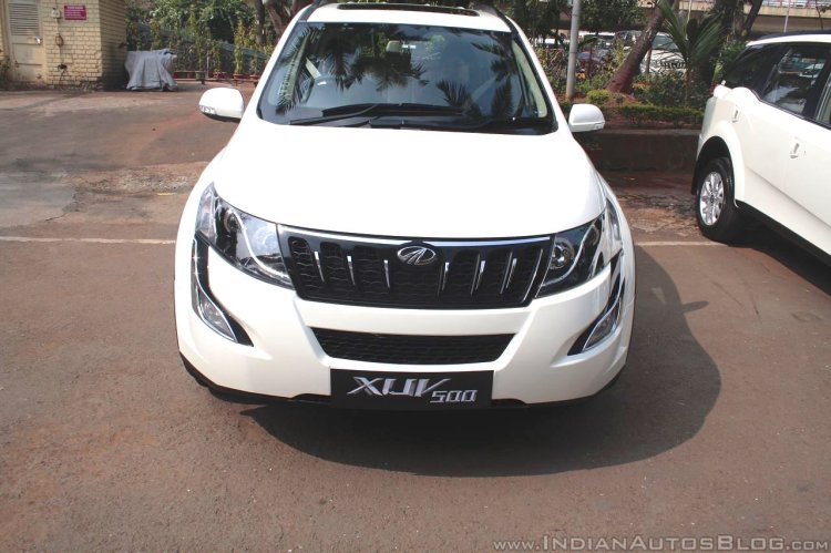Mahindra XUV 500 Automatic front