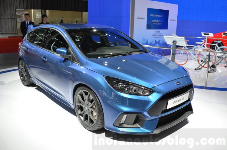 2016 Ford Focus RS front three quarters at 2015 Shanghai Auto Show