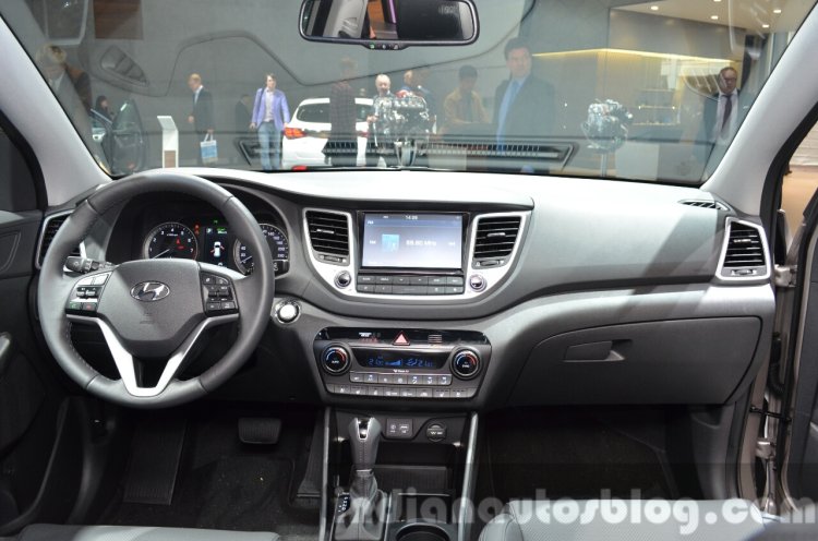 2016 Hyundai Tucson dashboard at 2015 Frankfurt Motor Show