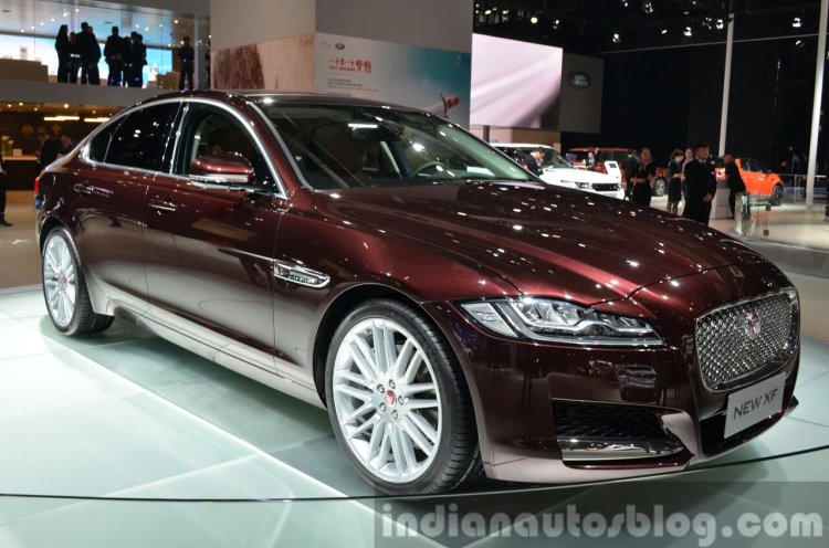 2016 Jaguar XF front three quarters at the 2015 Shanghai Auto Show
