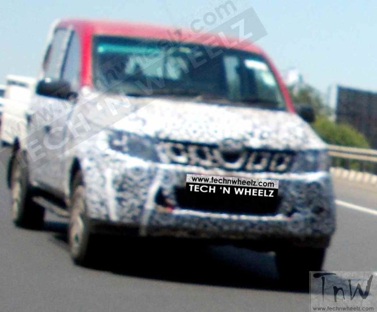 2016 Mahindra Genio (facelift) spied front quarter
