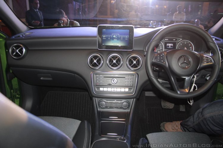 2016 Mercedes Benz A class dashboard launch