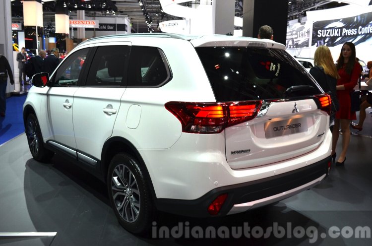 2016 Mitsubishi Outlander rear three quarters at 2015 Frankfurt Motor Show