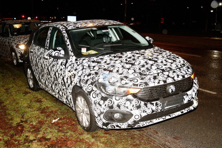 Fiat Tipo hatchback front three quarter spotted testing