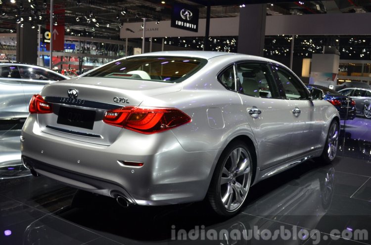 Infiniti Q70 rear three quarters right at 2015 Shanghai Auto Show