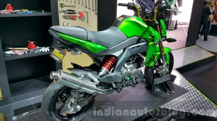 Kawasaki Z125 Pro green rear quarter at 2015 Thailand Motor Show