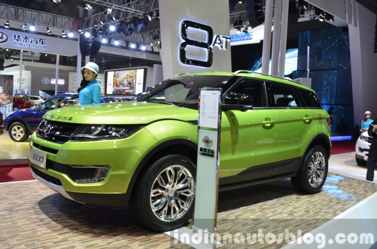 Landwind X7 front three quarters at the 2015 Shaghai Auto Show