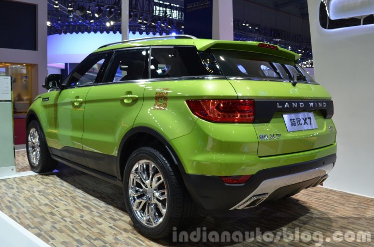 Landwind X7 rear three quarters at the 2015 Shaghai Auto Show
