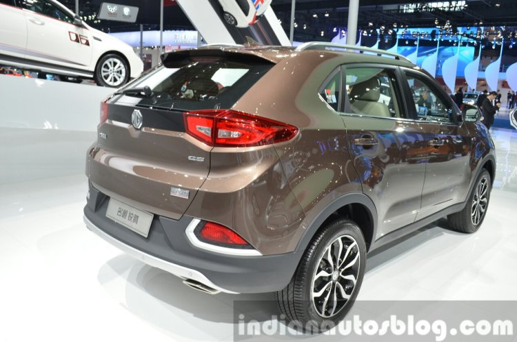 MG GS rear three quarters at 2015 Shanghai Auto Show